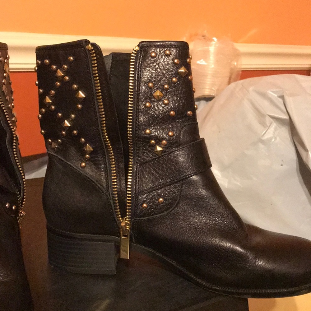 Boots - Picture 3 of 5